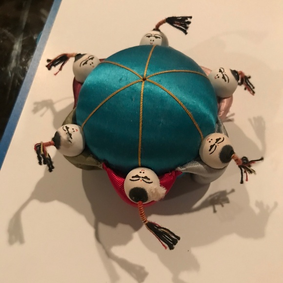 An old very cute Chinese pincushion. - Picture 1 of 5